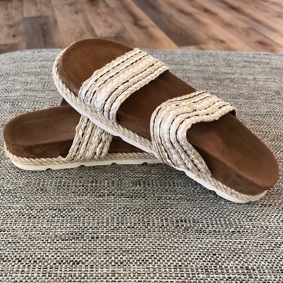 TIME & TRU PLATFORM SLIDE SHOES - Picture 1 of 13